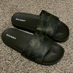 Boys camo slides